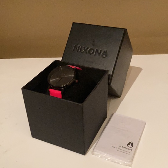 Nixon Watch Kensington Leather - Bright Pink patent - Picture 4 of 5